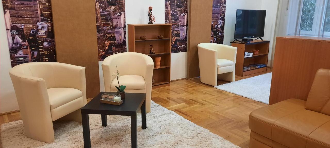 City Life Apartment Debrecen Buitenkant foto