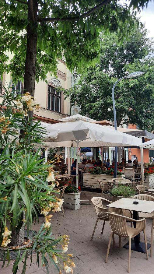 City Life Apartment Debrecen Buitenkant foto