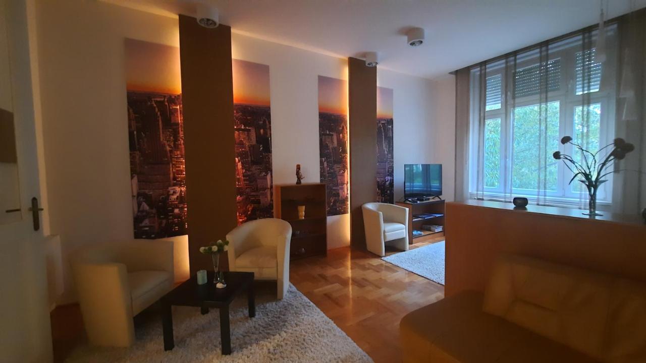 City Life Apartment Debrecen Buitenkant foto